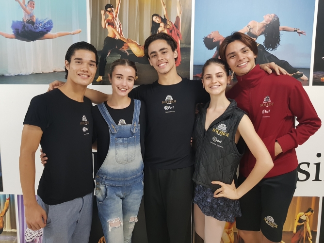 Cinco bailarinos brasileiros rumo à Rússia