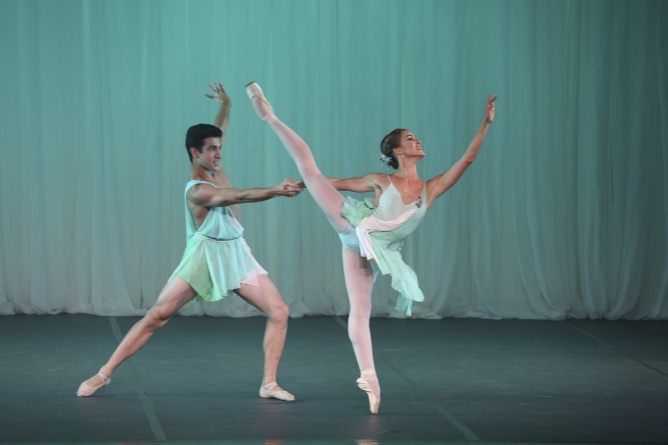 Escola Bolshoi dança na abertura da 80ª Festa das Flores