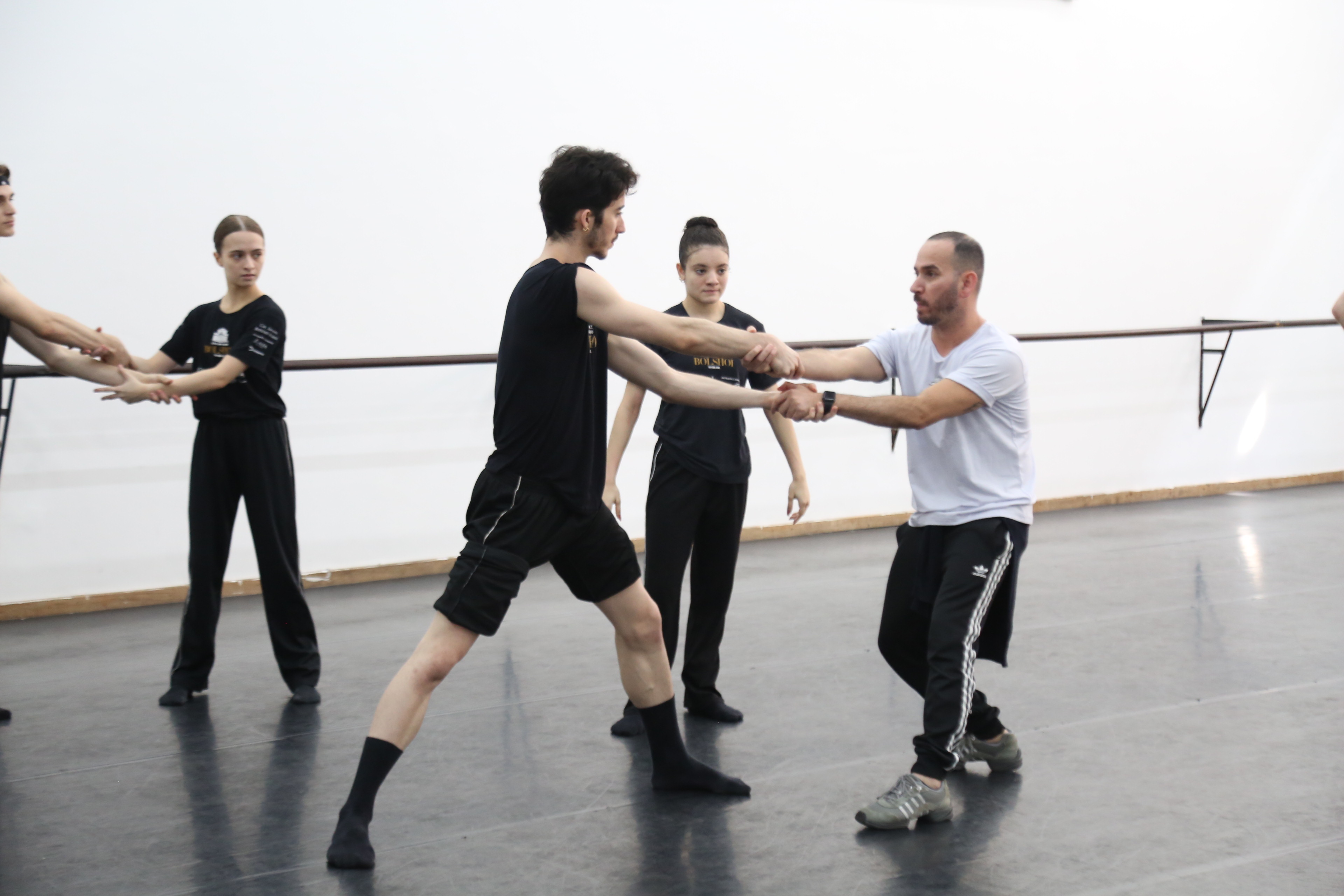 Escola Bolshoi recebe o professor e coreógrafo Fernando Lima